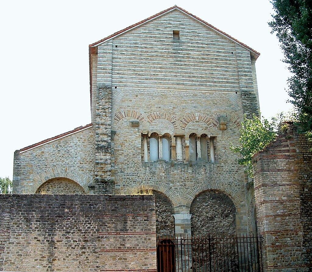 L eglise saint pierre aux nonnains est un edifice gallo romain du ive siecle situe a metz2